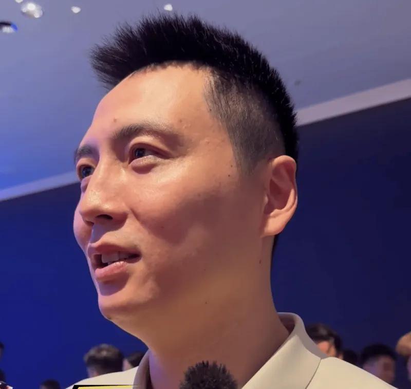 上海出征仪式卢伟采访！评价2新外援，战术以防守反击为主，反思篮板问题